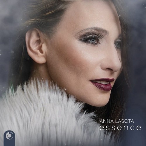 Anna-Lasota-essence-min.jpg